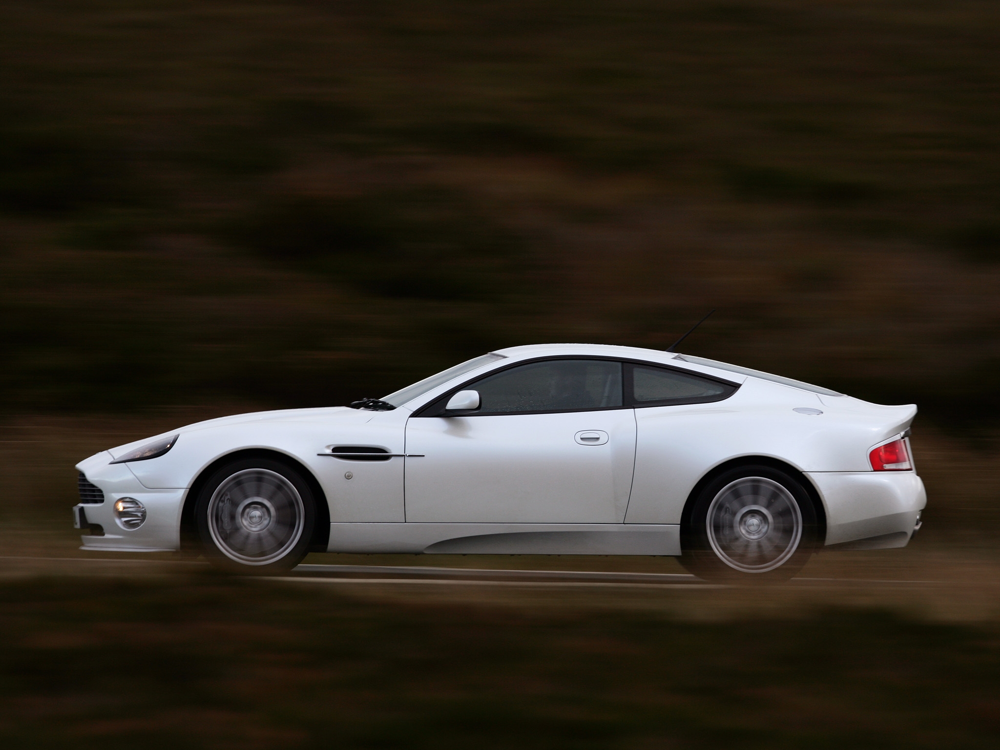 машины, скорость, 2004, вид сбоку, астон мартин (aston martin), vanquish, белый, v12, тачки (cars)