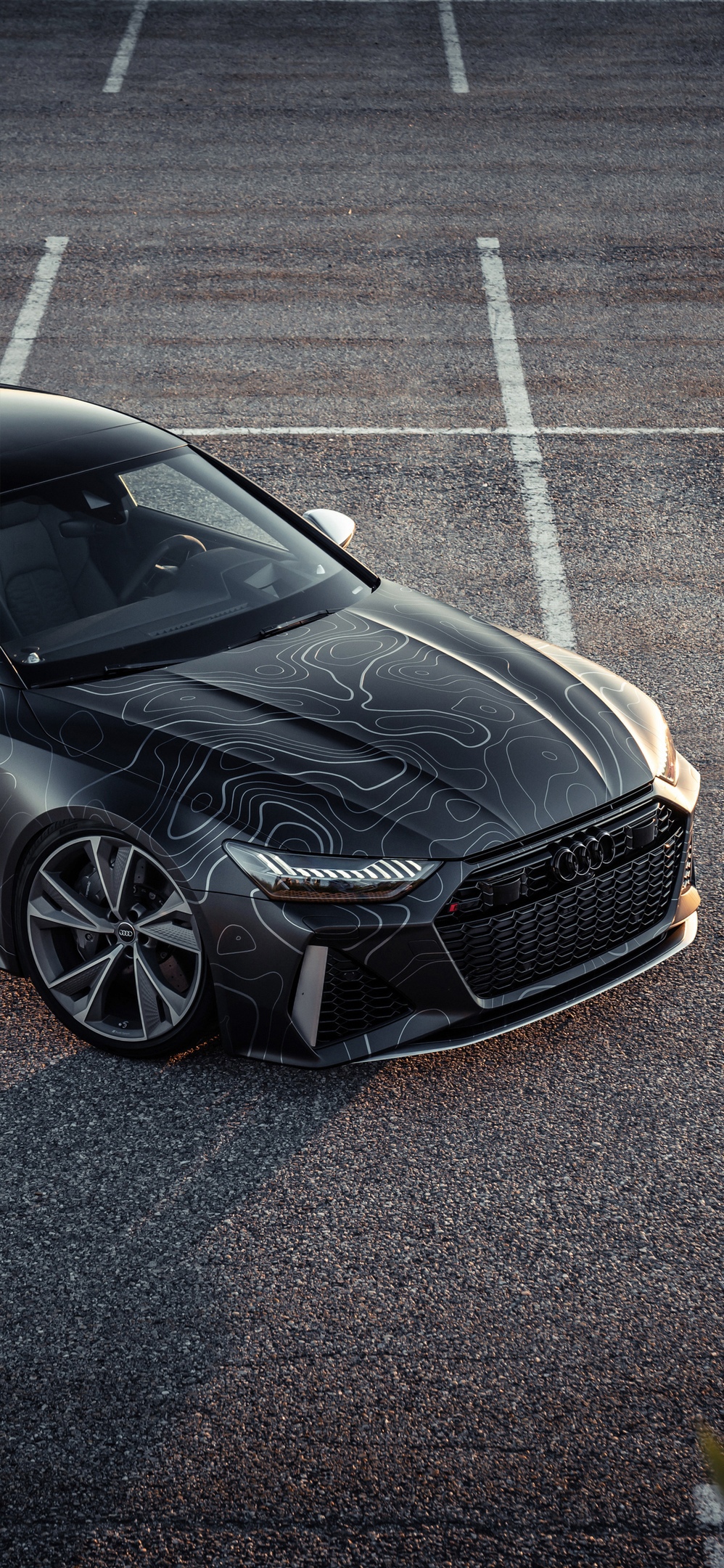 audi rs7 в черной мраморной пленке