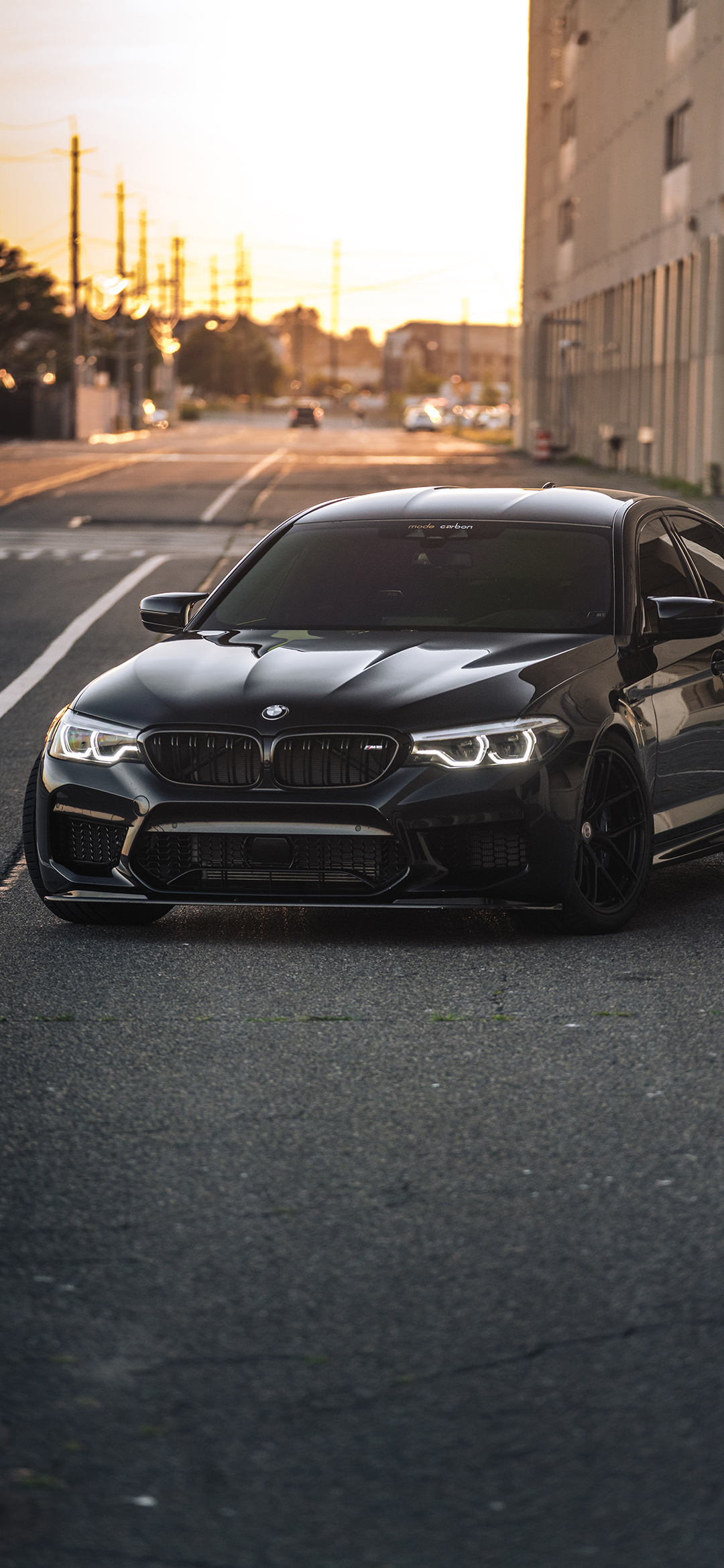 bmw m5 в черном цвете на закате