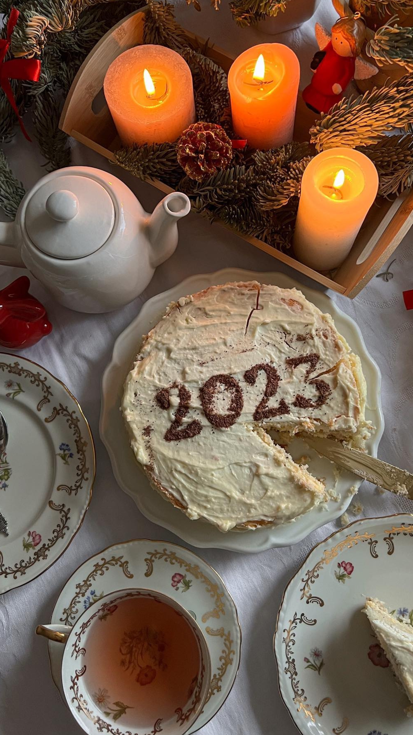 новогодний торт 2023, рождественское настроение, свечи, новогодний стол