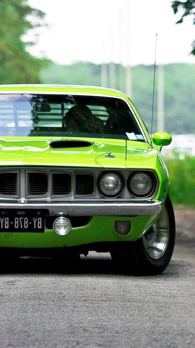 зеленый автомобиль plymouth barracuda iphone