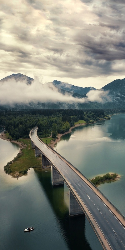 фото дороги у озера сильвенштайн в баварии германии