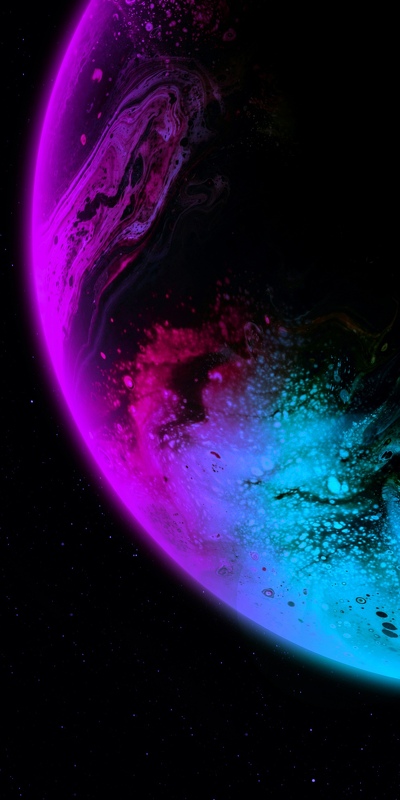 планета в космосе в фиолетовых тонах