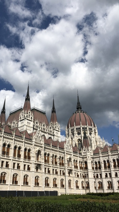 будапешт, средневековая архитектура, здание венгерского парламента, замок, облако