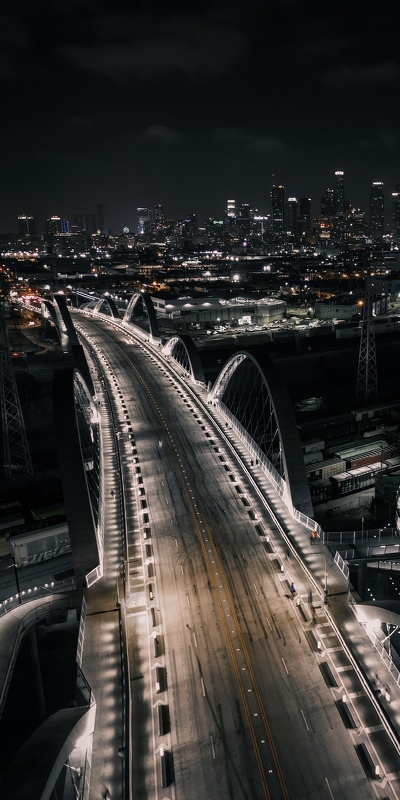 фото нового моста миллениум в ночном лос-анджелесе